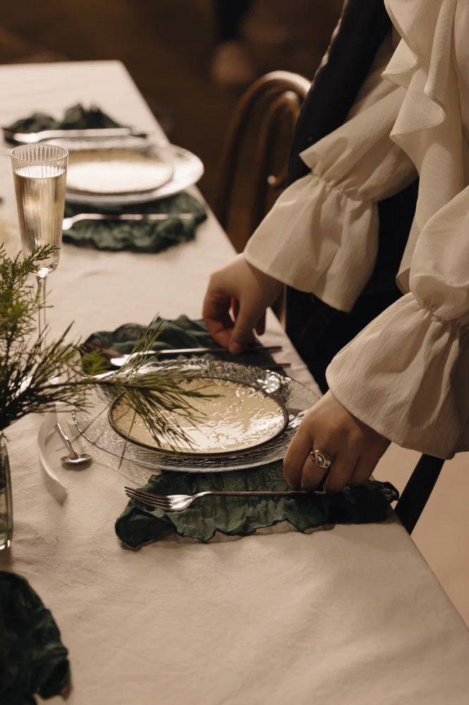 Сервировка стола по этикету: правила и рекомендации