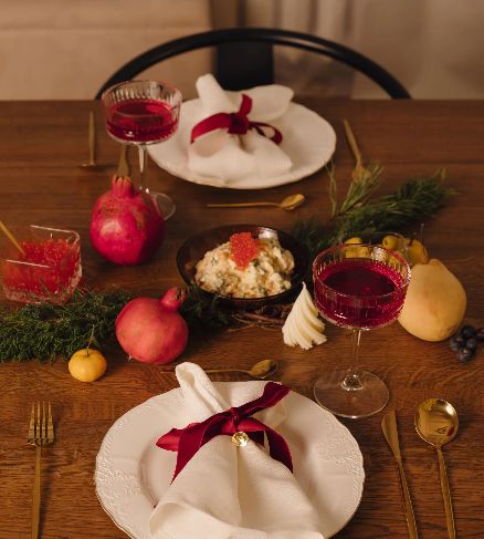 Набор для сервировки стола из посуды и декора "БОРДО" (2 персоны)